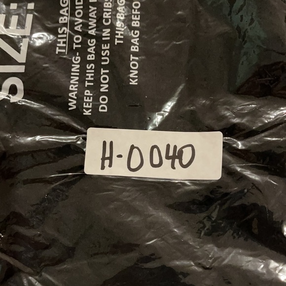 💼💙PLUS SIZE💙Criss Cross Sleeve Hi-lo Top‼️ - Picture 4 of 4